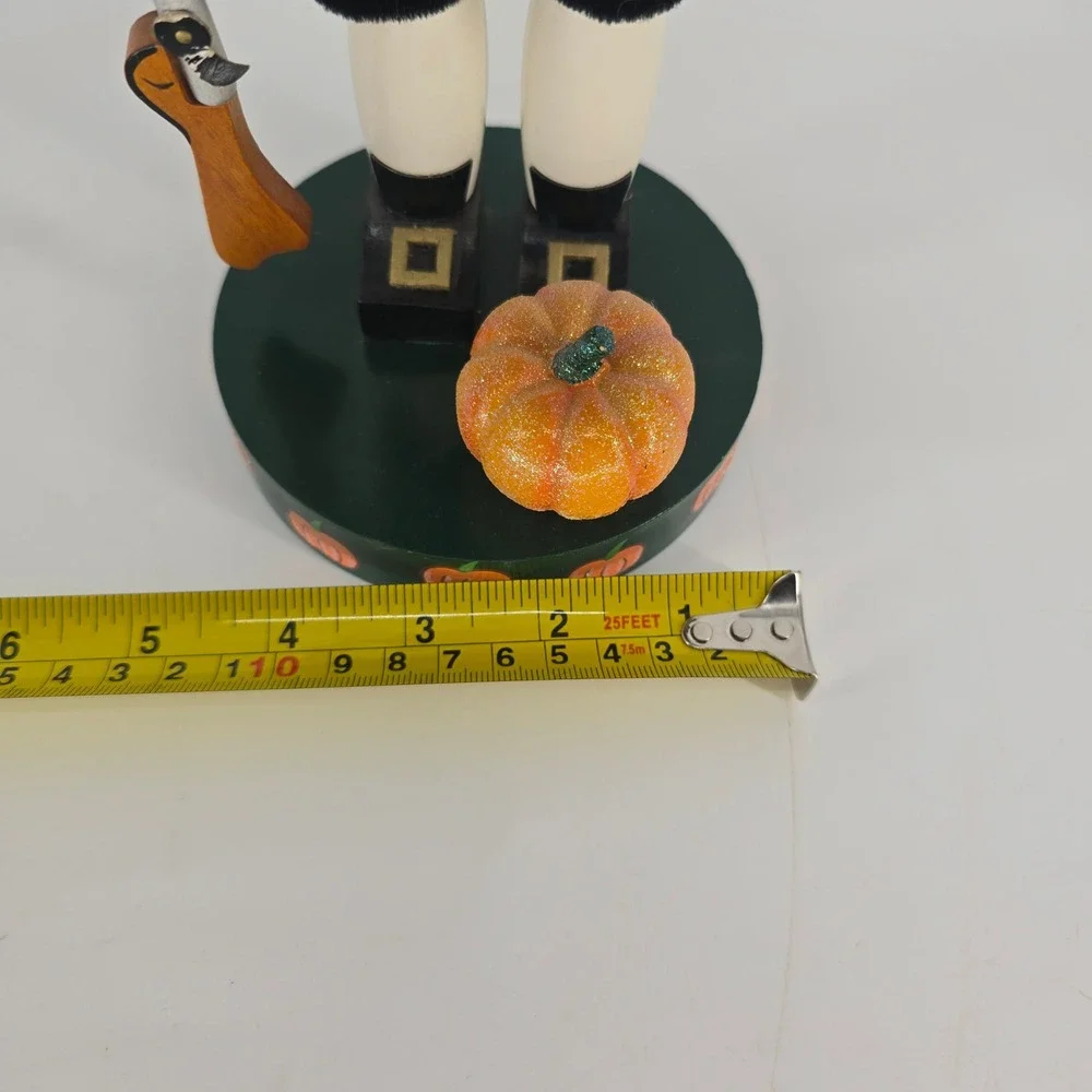 Vintage 2003 Nutcracker Village Thanksgiving Pilgrim Man with Turkey  14